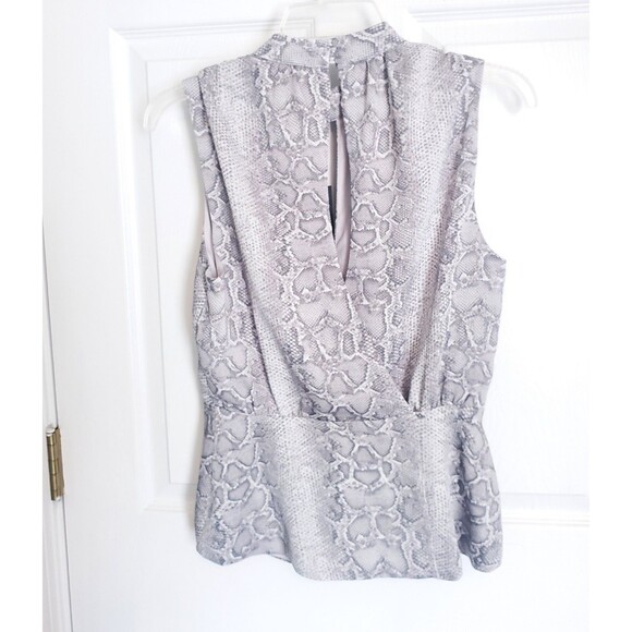 BCBG Max Azria   NWT Womens Top Gray Snakeskin Print XS Keyhole Neck And Peplum - Picture 3 of 8